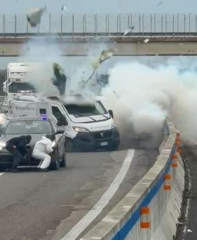 意大利劫匪扮警察抢劫运钞车 空手而逃戏剧收场