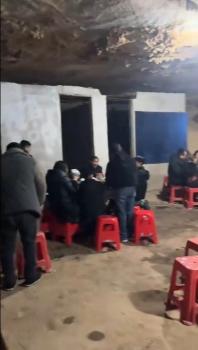 村干部回应村民在山洞办酒席 冬暖夏凉成特色