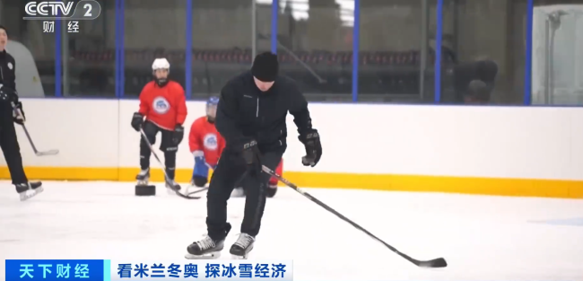 花样滑冰体验课订单暴增160% 冰雪运动热情高涨