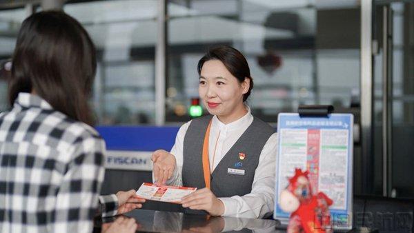 10万多人点赞浦东机场翟女士 她是谁 精湛服务感动旅客