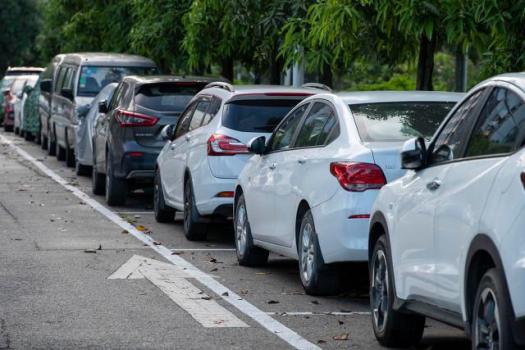 呼吁节假日公共停车位免费 促进消费释放活力