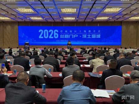 新疆塔城：共享万亩沃土共绘油画未来 政企携手促发展