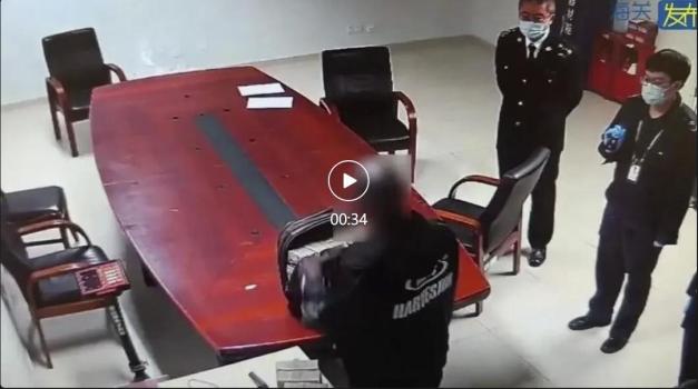 旅客携带164.5万美元入境被查 超量未申报遭拦截