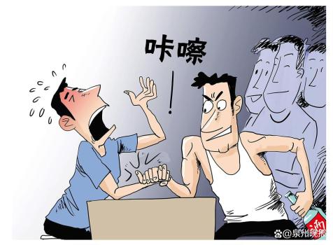 小伙聚会时掰手腕致手臂骨折 肱骨螺旋形骨折风险需警惕