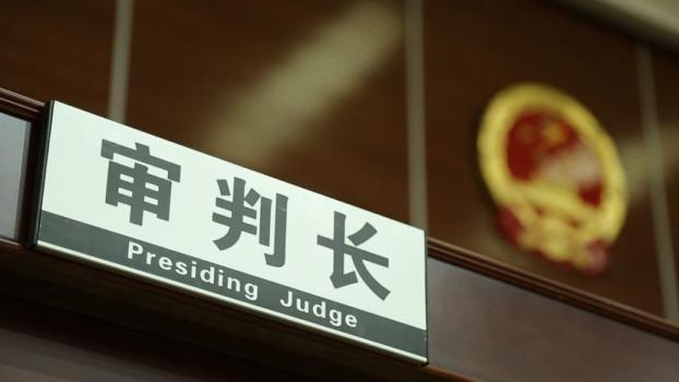 六旬阿婆在公交车上摔伤谁之过 乘客自身安全意识成关键