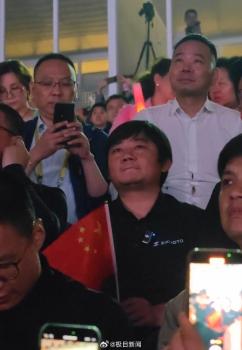 张雪回应张雪机车正赛首回合第四 精彩比赛瞬息万变