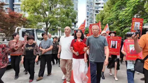 女子总遇见“面熟”大姐一查竟是亲姐 60年后的团圆