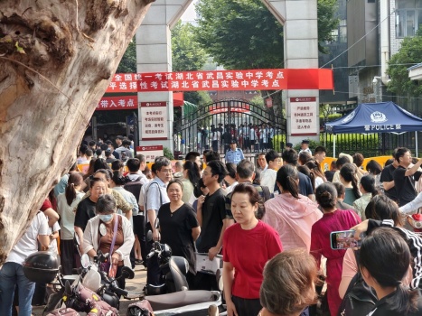 高考數(shù)學(xué)結(jié)束 不同考生體驗(yàn)各異 難易感受不一