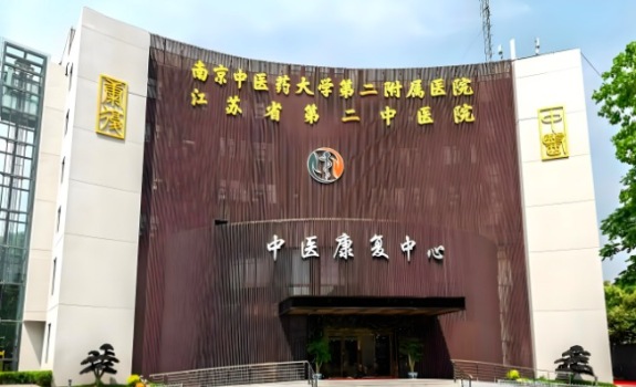 南京一医院“早班门诊”6点开诊，开了13年