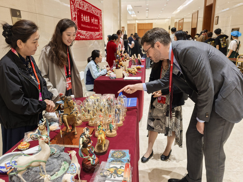 ​让不同文明“活”起来、“融”起来