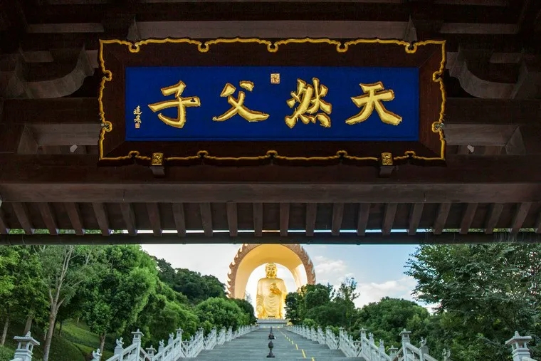 七月的东林寺净土苑：正以开放的姿态，迎接八方来朝者