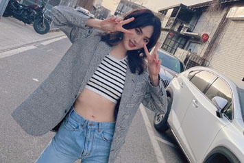 华为二公主姚安娜穿露脐装大秀蛮腰