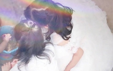 谢娜发文为女儿庆生 晒两娃背影超温馨